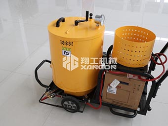 瀝青灌縫機(jī)廠家迎合路面養(yǎng)護(hù)需求，適應(yīng)市場(chǎng)變化