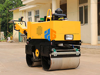 保養(yǎng)小型壓路機(jī)切勿因小失大！