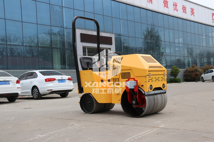 小型壓路機配重松動的原因是什么？4個細節(jié)告訴你